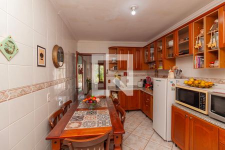 Casa à venda com 347m², 4 quartos e 4 vagas Casa à venda com 347m², 4 quartos e 4 vagasCozinha