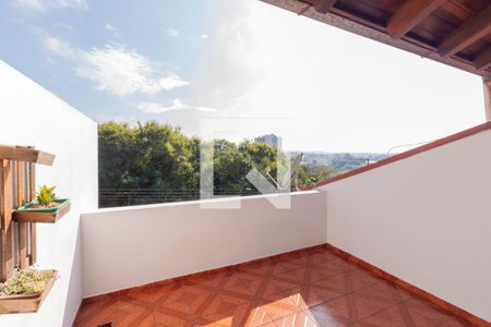 Casa à venda com 347m², 4 quartos e 4 vagas Casa à venda com 347m², 4 quartos e 4 vagasTerraço