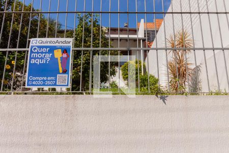 Casa à venda com 347m², 4 quartos e 4 vagas Casa à venda com 347m², 4 quartos e 4 vagasFachada