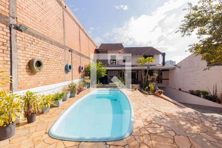 Casa à venda com 347m², 4 quartos e 4 vagas Casa à venda com 347m², 4 quartos e 4 vagasÁrea externa