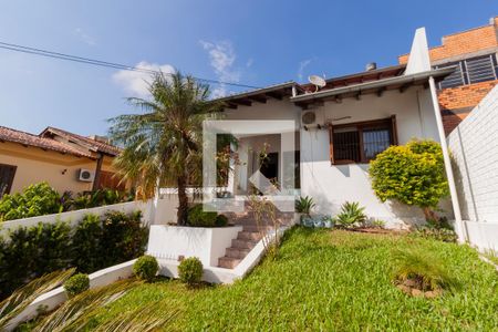 Casa à venda com 347m², 4 quartos e 4 vagas Casa à venda com 347m², 4 quartos e 4 vagasFachada