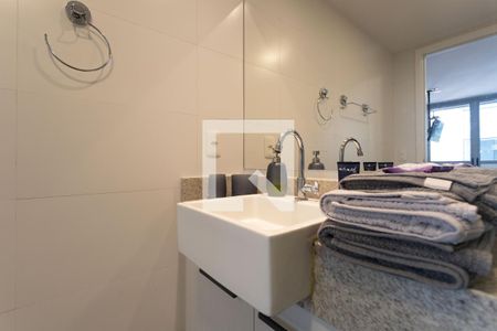 Banheiro de kitnet/studio para alugar com 1 quarto, 36m² em Lapa, Rio de Janeiro