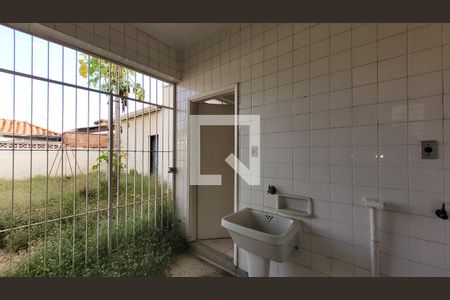 Casa à venda com 300m², 3 quartos e 3 vagas Casa à venda com 300m², 3 quartos e 3 vagasÁrea de Serviço