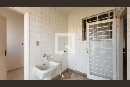 Casa à venda com 300m², 3 quartos e 3 vagas Casa à venda com 300m², 3 quartos e 3 vagasÁrea de Serviço