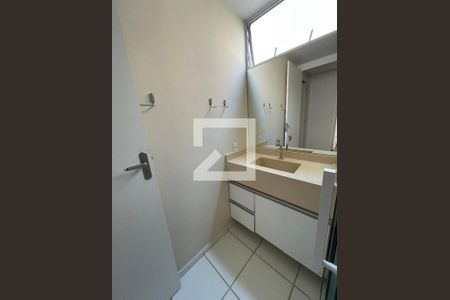 Banheiro de apartamento para alugar com 2 quartos, 50m² em Parque Ipê, São Paulo