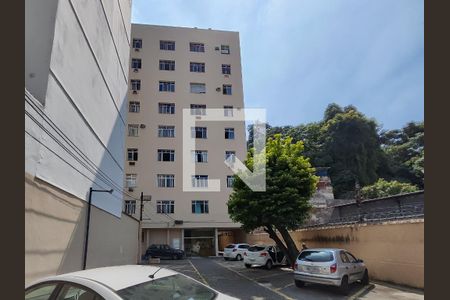 Apartamento para alugar com 75m², 2 quartos e 1 vaga Apartamento para alugar com 75m², 2 quartos e 1 vagaFachada e portaria