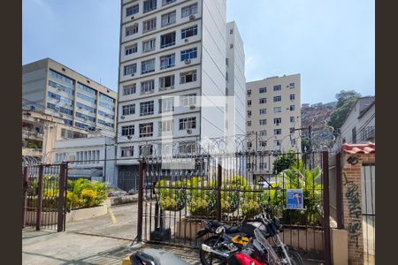 Apartamento para alugar com 75m², 2 quartos e 1 vaga Apartamento para alugar com 75m², 2 quartos e 1 vagaFachada e portaria