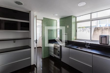 Apartamento para alugar com 102m², 2 quartos e 1 vaga Apartamento para alugar com 102m², 2 quartos e 1 vagaCozinha