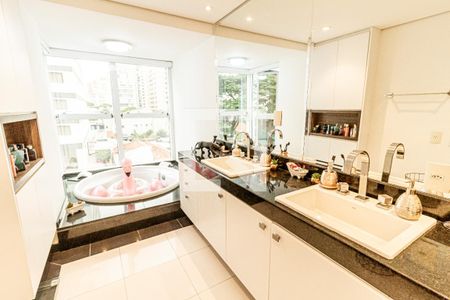 Apartamento à venda com 180m², 4 quartos e 3 vagasBanheiro 2