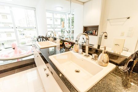 Apartamento à venda com 180m², 4 quartos e 3 vagasBanheiro 2