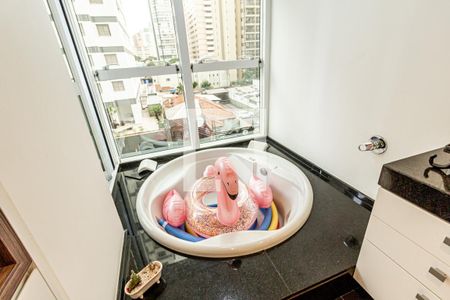 Apartamento à venda com 180m², 4 quartos e 3 vagasBanheiro 2