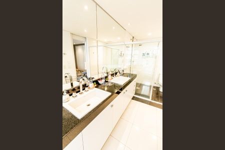 Apartamento à venda com 180m², 4 quartos e 3 vagasBanheiro 2