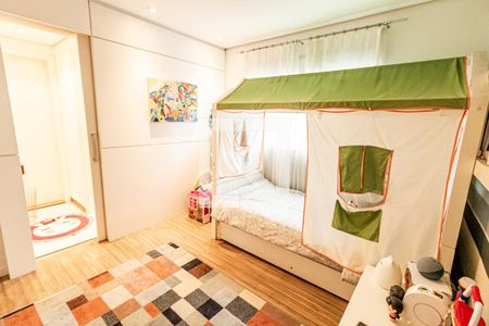 Apartamento à venda com 180m², 4 quartos e 3 vagasQuarto 2