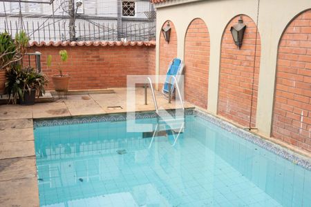 Casa à venda com 400m², 4 quartos e 1 vaga Casa à venda com 400m², 4 quartos e 1 vagaPiscina