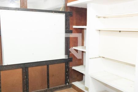 Casa à venda com 400m², 4 quartos e 1 vaga Casa à venda com 400m², 4 quartos e 1 vagaQuarto do Porão