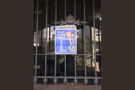 Casa à venda com 400m², 4 quartos e 1 vaga Casa à venda com 400m², 4 quartos e 1 vagaInstalação da Placa