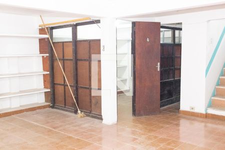 Casa à venda com 400m², 4 quartos e 1 vaga Casa à venda com 400m², 4 quartos e 1 vagaPorão