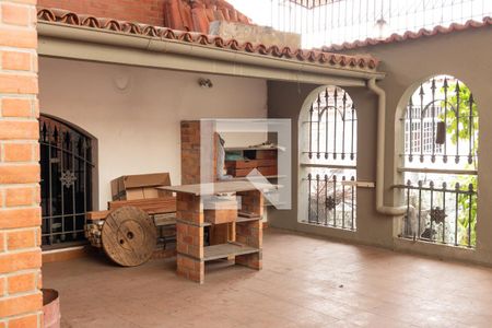 Casa à venda com 400m², 4 quartos e 1 vaga Casa à venda com 400m², 4 quartos e 1 vagaTerraço