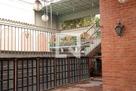 Casa à venda com 400m², 4 quartos e 1 vaga Casa à venda com 400m², 4 quartos e 1 vagaTerraço