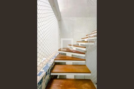 Casa para alugar com 470m², 3 quartos e NaN vagasEscadas