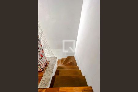 Casa para alugar com 470m², 3 quartos e NaN vagasEscadas