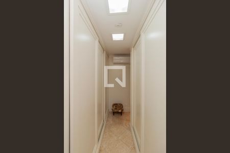 Apartamento à venda com 300m², 3 quartos e 5 vagas Apartamento à venda com 300m², 3 quartos e 5 vagasCloset da suíte