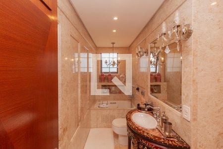 Apartamento à venda com 300m², 3 quartos e 5 vagas Apartamento à venda com 300m², 3 quartos e 5 vagasBanheiro 2