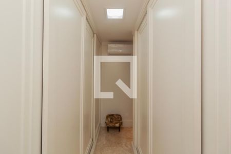 Apartamento à venda com 300m², 3 quartos e 5 vagas Apartamento à venda com 300m², 3 quartos e 5 vagasCloset da suíte