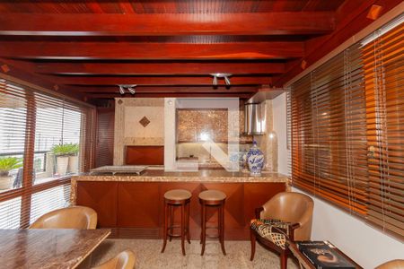 Apartamento à venda com 300m², 3 quartos e 5 vagas Apartamento à venda com 300m², 3 quartos e 5 vagasChurrasqueira