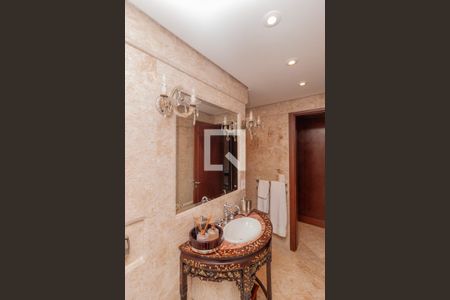 Apartamento à venda com 300m², 3 quartos e 5 vagas Apartamento à venda com 300m², 3 quartos e 5 vagasBanheiro 2