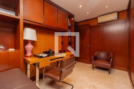 Apartamento à venda com 300m², 3 quartos e 5 vagas Apartamento à venda com 300m², 3 quartos e 5 vagasQuarto 3