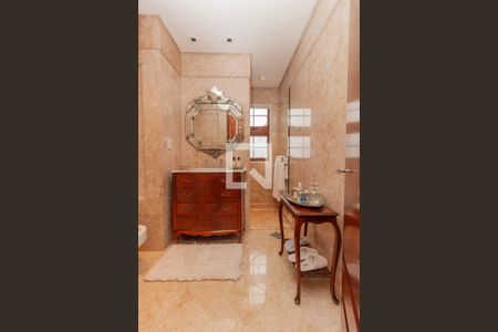 Apartamento à venda com 300m², 3 quartos e 5 vagas Apartamento à venda com 300m², 3 quartos e 5 vagasBanheiro da Suíte