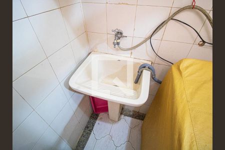 Casa à venda com 73m², 2 quartos e 1 vagaÁrea de Serviço