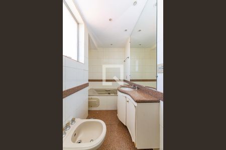 Apartamento à venda com 145m², 4 quartos e 3 vagasBanheiro da Suíte