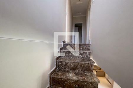 Casa para alugar com 250m², 3 quartos e sem vagaEscadas