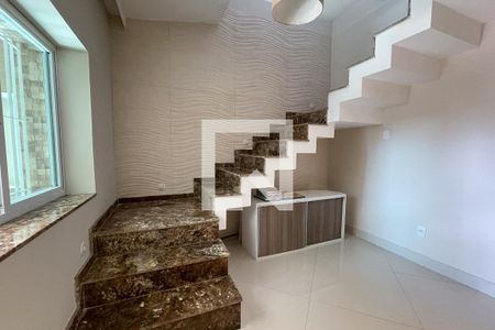 Casa para alugar com 250m², 3 quartos e sem vagaEscadas