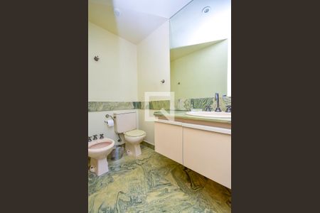 Apartamento à venda com 199m², 3 quartos e 3 vagas Apartamento à venda com 199m², 3 quartos e 3 vagasBanheiro 2