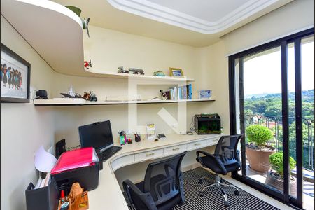 Apartamento à venda com 199m², 3 quartos e 3 vagas Apartamento à venda com 199m², 3 quartos e 3 vagasEscritório