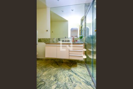 Apartamento à venda com 199m², 3 quartos e 3 vagas Apartamento à venda com 199m², 3 quartos e 3 vagasBanheiro 2