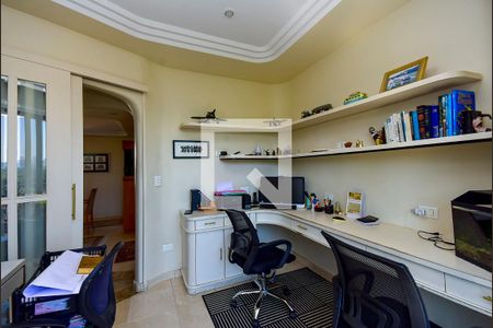 Apartamento à venda com 199m², 3 quartos e 3 vagas Apartamento à venda com 199m², 3 quartos e 3 vagasEscritório