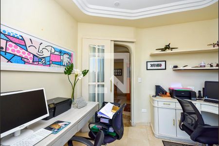 Apartamento à venda com 199m², 3 quartos e 3 vagas Apartamento à venda com 199m², 3 quartos e 3 vagasEscritório