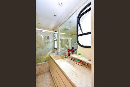 Apartamento à venda com 199m², 3 quartos e 3 vagas Apartamento à venda com 199m², 3 quartos e 3 vagasBanheiro 1