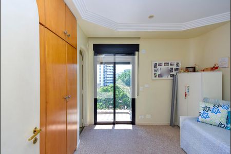 Apartamento à venda com 199m², 3 quartos e 3 vagas Apartamento à venda com 199m², 3 quartos e 3 vagasQuarto 3