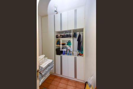 Apartamento à venda com 199m², 3 quartos e 3 vagas Apartamento à venda com 199m², 3 quartos e 3 vagasQuarto de Serviço