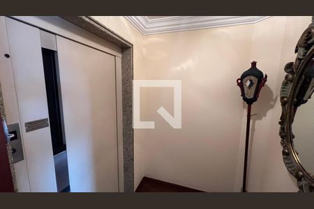 Entrada privativa de apartamento para alugar com 3 quartos, 180m² em Vila Madalena, São Paulo