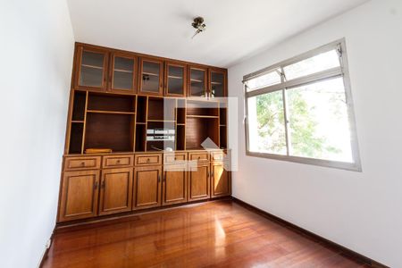 Quarto 1 - Armário e janela de apartamento para alugar com 2 quartos, 70m² em Alto da Glória, Curitiba