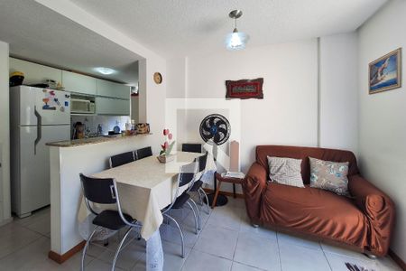 Sala de apartamento à venda com 3 quartos, 130m² em Itaipu, Niterói