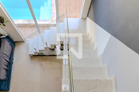 Casa de condomínio para alugar com 200m², 5 quartos e 1 vaga Casa de condomínio para alugar com 200m², 5 quartos e 1 vagaEscada