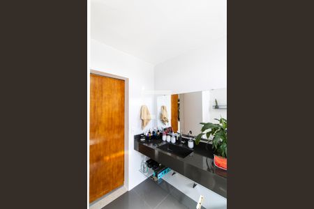 Casa de condomínio para alugar com 200m², 5 quartos e 1 vaga Casa de condomínio para alugar com 200m², 5 quartos e 1 vagaBanheiro do Quarto 4