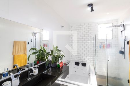 Casa de condomínio para alugar com 200m², 5 quartos e 1 vaga Casa de condomínio para alugar com 200m², 5 quartos e 1 vagaBanheiro do Quarto 4